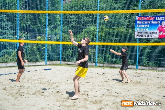 Zdjęcie w galerii na portalu naszwodzislaw.com: Grand Prix Starosty Wodzisławskiego w siatkówce plażowej rozpoczęty  wiadomości z regionu