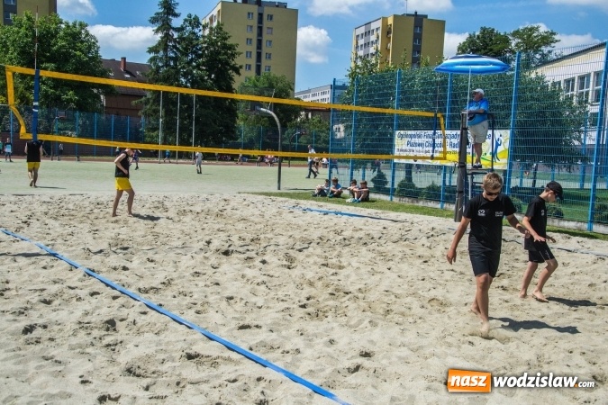 Zdjęcie w galerii na portalu naszwodzislaw.com: Grand Prix Starosty Wodzisławskiego w siatkówce plażowej rozpoczęty  wiadomości z regionu