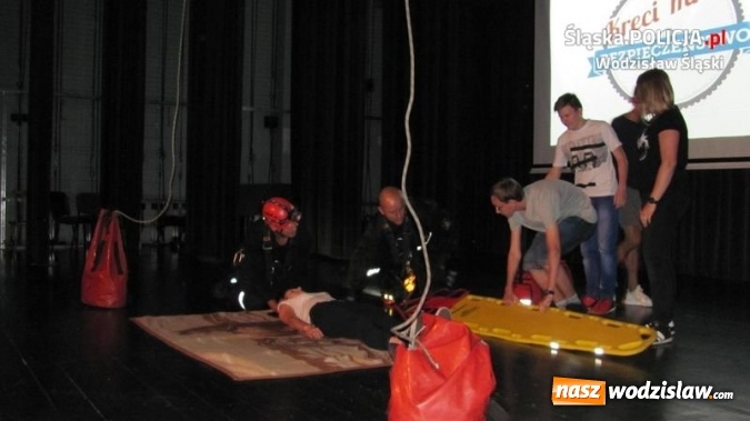Zdjęcie w galerii na portalu naszwodzislaw.com: Kręci mnie bezpieczeństwo. Spotkanie mundurowych z rydułtowską młodzieżą  wiadomości z regionu