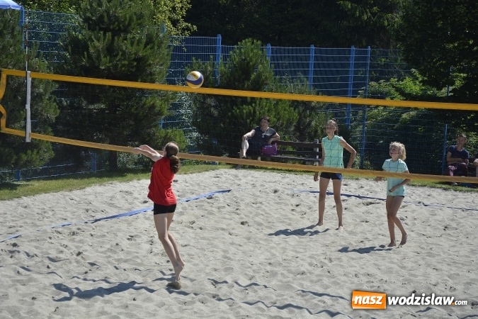 Zdjęcie w galerii na portalu naszwodzislaw.com: Ciąg dalszy turnieju siatkówki. Dzisiaj grają dziewczyny  wiadomości z regionu