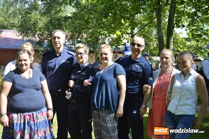 Zdjęcie w galerii na portalu naszwodzislaw.com: Piknik Integracyjny Osób Niepełnosprawnych. Bili rekord Guinnessa w lekcji tańca samby! wiadomości z regionu