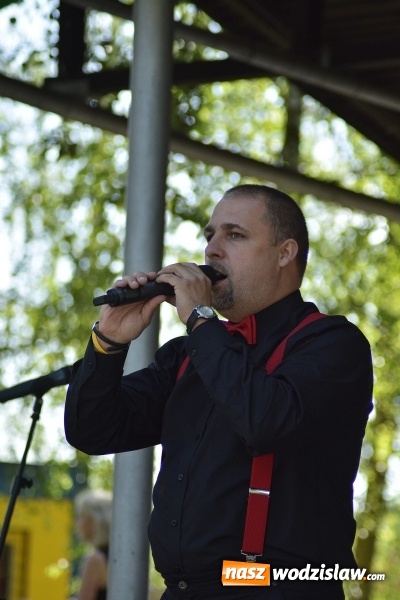 Zdjęcie w galerii na portalu naszwodzislaw.com: Piknik Integracyjny Osób Niepełnosprawnych. Bili rekord Guinnessa w lekcji tańca samby! wiadomości z regionu