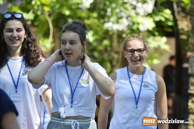 Zdjęcie w galerii na portalu naszwodzislaw.com: Piknik Integracyjny Osób Niepełnosprawnych. Bili rekord Guinnessa w lekcji tańca samby! wiadomości z regionu