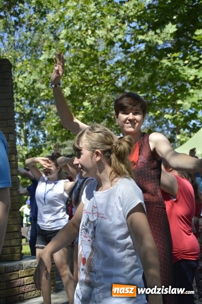 Zdjęcie w galerii na portalu naszwodzislaw.com: Piknik Integracyjny Osób Niepełnosprawnych. Bili rekord Guinnessa w lekcji tańca samby! wiadomości z regionu