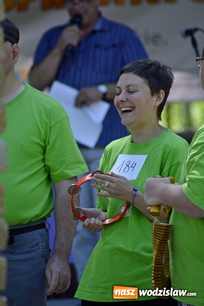 Zdjęcie w galerii na portalu naszwodzislaw.com: Piknik Integracyjny Osób Niepełnosprawnych. Bili rekord Guinnessa w lekcji tańca samby! wiadomości z regionu