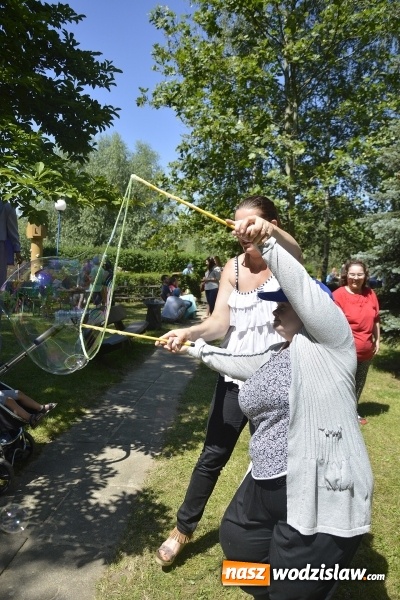Zdjęcie w galerii na portalu naszwodzislaw.com: Piknik Integracyjny Osób Niepełnosprawnych. Bili rekord Guinnessa w lekcji tańca samby! wiadomości z regionu