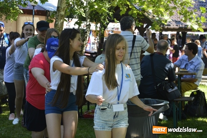 Zdjęcie w galerii na portalu naszwodzislaw.com: Piknik Integracyjny Osób Niepełnosprawnych. Bili rekord Guinnessa w lekcji tańca samby! wiadomości z regionu