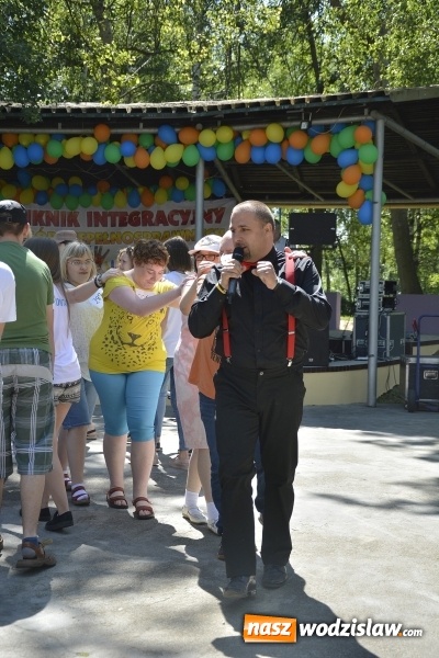 Zdjęcie w galerii na portalu naszwodzislaw.com: Piknik Integracyjny Osób Niepełnosprawnych. Bili rekord Guinnessa w lekcji tańca samby! wiadomości z regionu