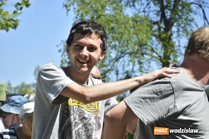 Zdjęcie w galerii na portalu naszwodzislaw.com: Piknik Integracyjny Osób Niepełnosprawnych. Bili rekord Guinnessa w lekcji tańca samby! wiadomości z regionu