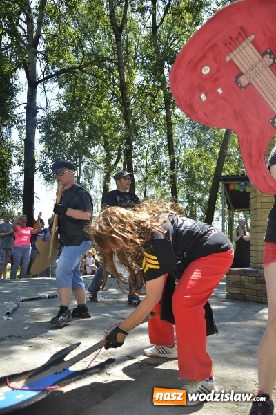 Zdjęcie w galerii na portalu naszwodzislaw.com: Piknik Integracyjny Osób Niepełnosprawnych. Bili rekord Guinnessa w lekcji tańca samby! wiadomości z regionu