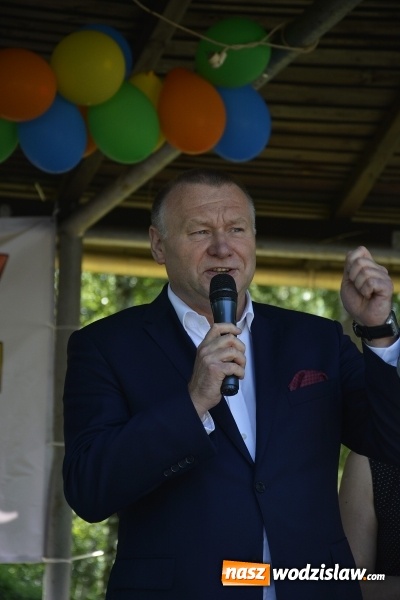 Zdjęcie w galerii na portalu naszwodzislaw.com: Piknik Integracyjny Osób Niepełnosprawnych. Bili rekord Guinnessa w lekcji tańca samby! wiadomości z regionu