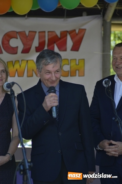 Zdjęcie w galerii na portalu naszwodzislaw.com: Piknik Integracyjny Osób Niepełnosprawnych. Bili rekord Guinnessa w lekcji tańca samby! wiadomości z regionu