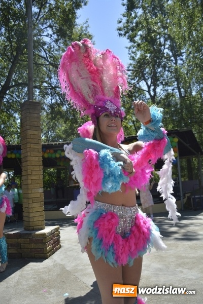 Zdjęcie w galerii na portalu naszwodzislaw.com: Piknik Integracyjny Osób Niepełnosprawnych. Bili rekord Guinnessa w lekcji tańca samby! wiadomości z regionu