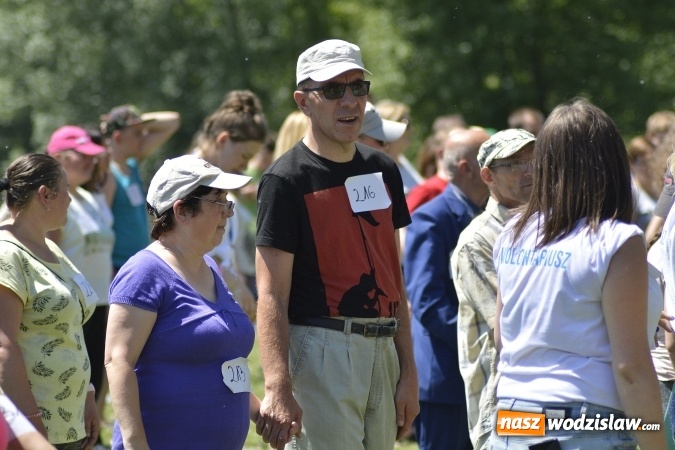 Zdjęcie w galerii na portalu naszwodzislaw.com: Piknik Integracyjny Osób Niepełnosprawnych. Bili rekord Guinnessa w lekcji tańca samby! wiadomości z regionu
