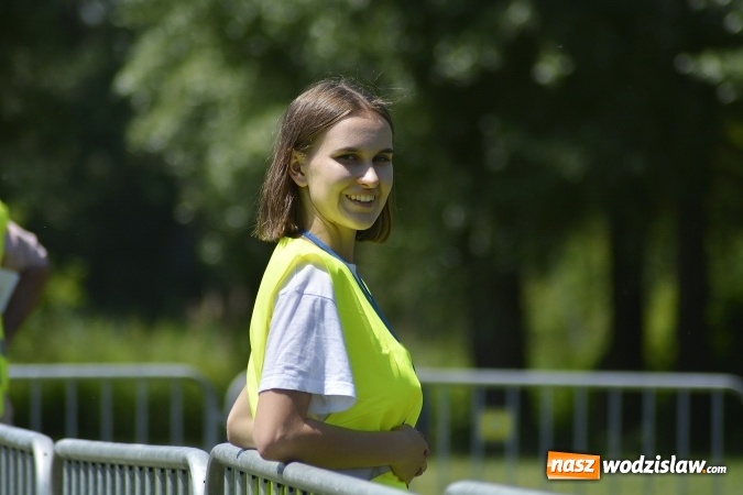 Zdjęcie w galerii na portalu naszwodzislaw.com: Piknik Integracyjny Osób Niepełnosprawnych. Bili rekord Guinnessa w lekcji tańca samby! wiadomości z regionu