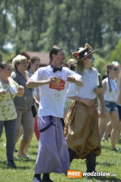 Zdjęcie w galerii na portalu naszwodzislaw.com: Piknik Integracyjny Osób Niepełnosprawnych. Bili rekord Guinnessa w lekcji tańca samby! wiadomości z regionu