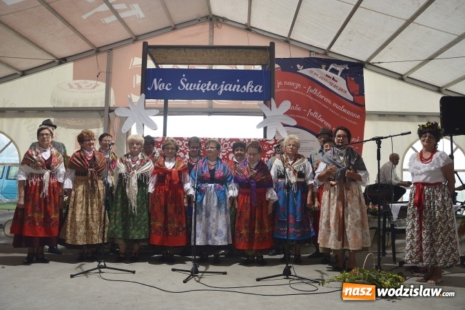 Zdjęcie w galerii na portalu naszwodzislaw.com: Noc Świętojańska. W Olzie popłynęły wianki  wiadomości z regionu