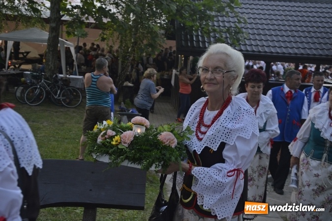 Zdjęcie w galerii na portalu naszwodzislaw.com: Noc Świętojańska. W Olzie popłynęły wianki  wiadomości z regionu