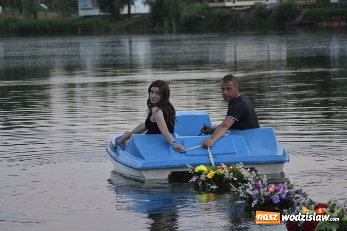 Zdjęcie w galerii na portalu naszwodzislaw.com: Noc Świętojańska. W Olzie popłynęły wianki  wiadomości z regionu