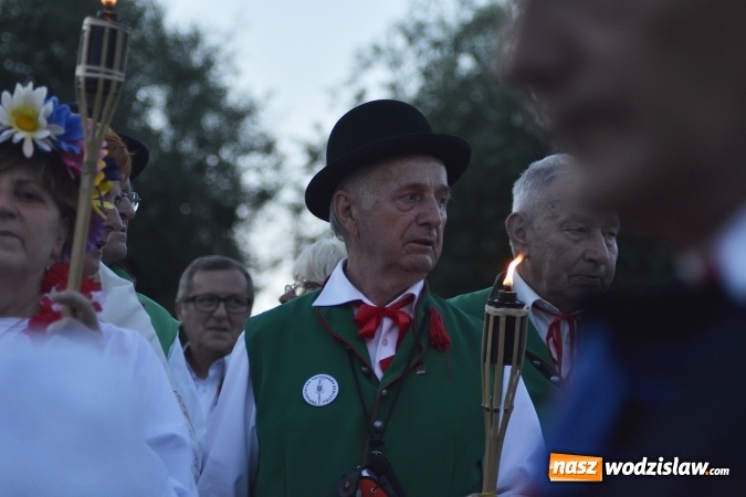 Zdjęcie w galerii na portalu naszwodzislaw.com: Noc Świętojańska. W Olzie popłynęły wianki  wiadomości z regionu