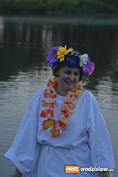 Zdjęcie w galerii na portalu naszwodzislaw.com: Noc Świętojańska. W Olzie popłynęły wianki  wiadomości z regionu