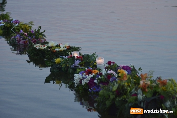 Zdjęcie w galerii na portalu naszwodzislaw.com: Noc Świętojańska. W Olzie popłynęły wianki  wiadomości z regionu