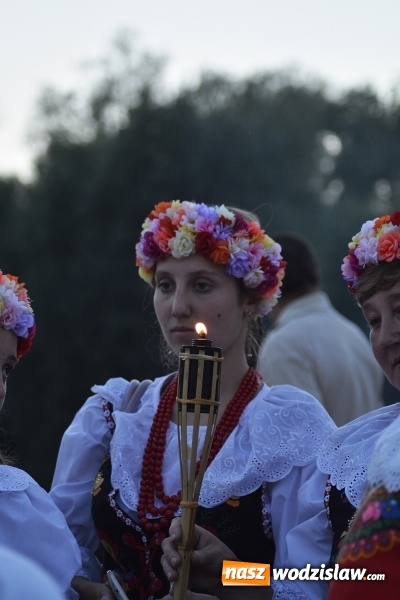 Zdjęcie w galerii na portalu naszwodzislaw.com: Noc Świętojańska. W Olzie popłynęły wianki  wiadomości z regionu