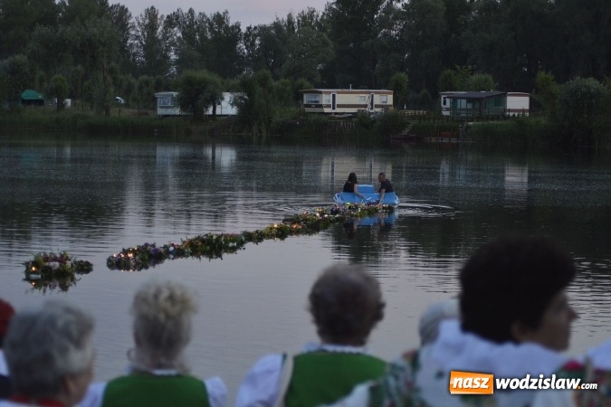 Zdjęcie w galerii na portalu naszwodzislaw.com: Noc Świętojańska. W Olzie popłynęły wianki  wiadomości z regionu