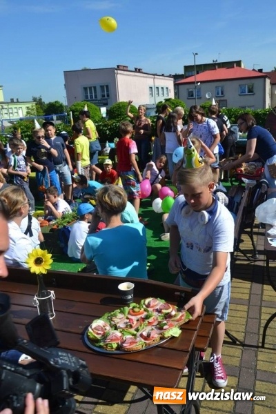 Zdjęcie w galerii na portalu naszwodzislaw.com: Radlin: Pierwsze śniadanie na trawie za nami wiadomości z regionu