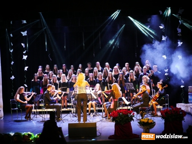 Zdjęcie w galerii na portalu naszwodzislaw.com: Najlepsi uczniowie nagrodzeni podczas Gali Laureatów wiadomości z regionu