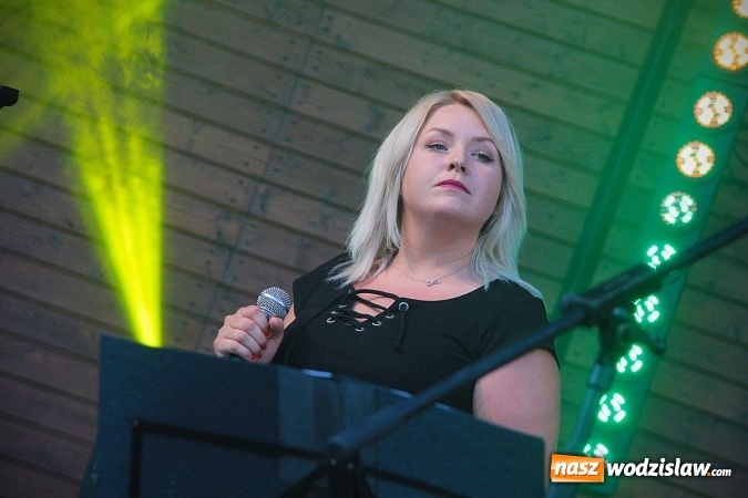 Zdjęcie w galerii na portalu naszwodzislaw.com: Monika Lewczuk zaśpiewała w Godowie wiadomości z regionu