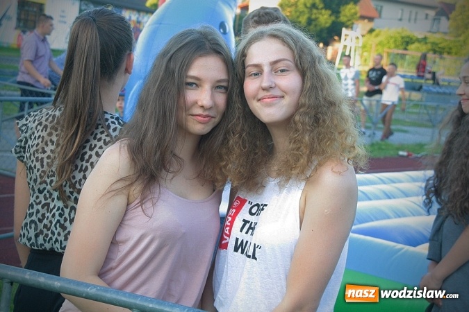 Zdjęcie w galerii na portalu naszwodzislaw.com: Monika Lewczuk zaśpiewała w Godowie wiadomości z regionu