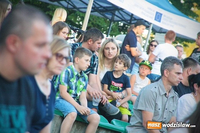Zdjęcie w galerii na portalu naszwodzislaw.com: Monika Lewczuk zaśpiewała w Godowie wiadomości z regionu