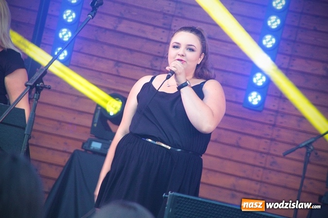 Zdjęcie w galerii na portalu naszwodzislaw.com: Monika Lewczuk zaśpiewała w Godowie wiadomości z regionu