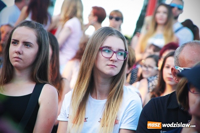 Zdjęcie w galerii na portalu naszwodzislaw.com: Monika Lewczuk zaśpiewała w Godowie wiadomości z regionu