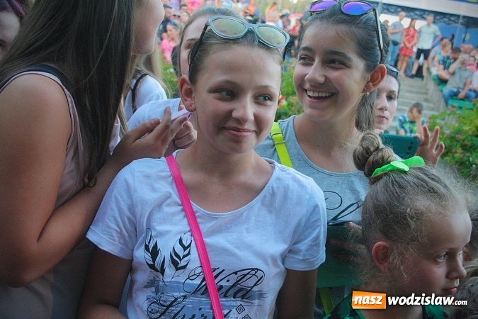 Zdjęcie w galerii na portalu naszwodzislaw.com: Monika Lewczuk zaśpiewała w Godowie wiadomości z regionu