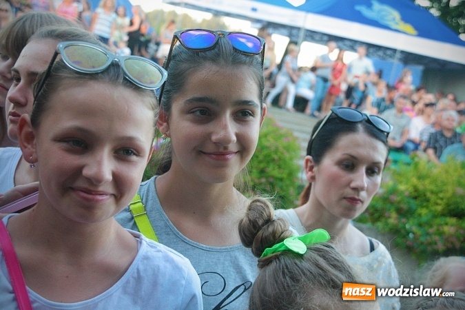 Zdjęcie w galerii na portalu naszwodzislaw.com: Monika Lewczuk zaśpiewała w Godowie wiadomości z regionu