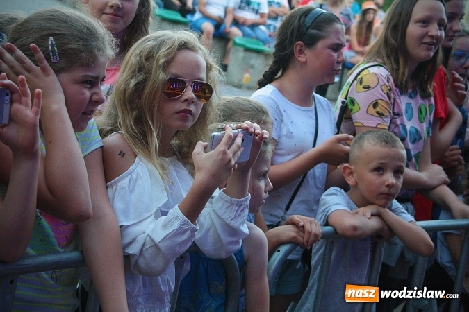 Zdjęcie w galerii na portalu naszwodzislaw.com: Monika Lewczuk zaśpiewała w Godowie wiadomości z regionu
