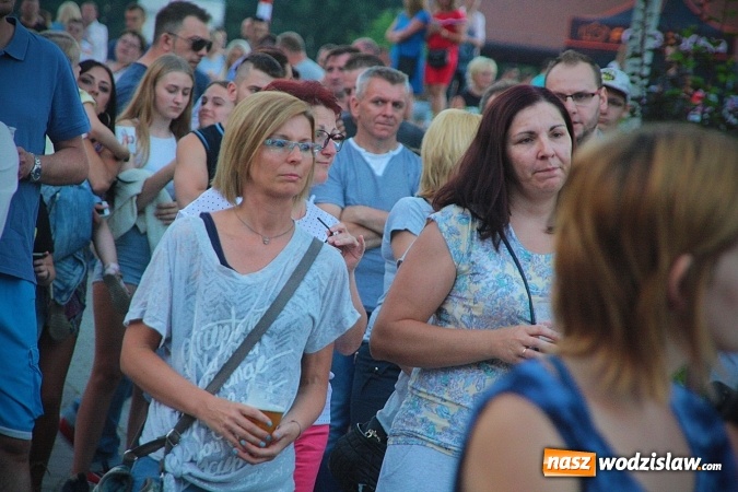 Zdjęcie w galerii na portalu naszwodzislaw.com: Monika Lewczuk zaśpiewała w Godowie wiadomości z regionu