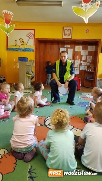 Zdjęcie w galerii na portalu naszwodzislaw.com: Pszów: z przedszkolakami o bezpieczeństwie przed wakacjami wiadomości z regionu