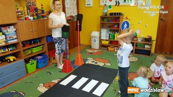 Zdjęcie w galerii na portalu naszwodzislaw.com: Pszów: z przedszkolakami o bezpieczeństwie przed wakacjami wiadomości z regionu