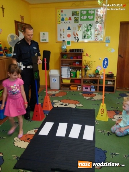 Zdjęcie w galerii na portalu naszwodzislaw.com: Pszów: z przedszkolakami o bezpieczeństwie przed wakacjami wiadomości z regionu