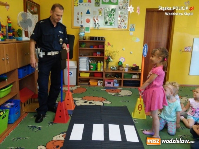 Zdjęcie w galerii na portalu naszwodzislaw.com: Pszów: z przedszkolakami o bezpieczeństwie przed wakacjami wiadomości z regionu