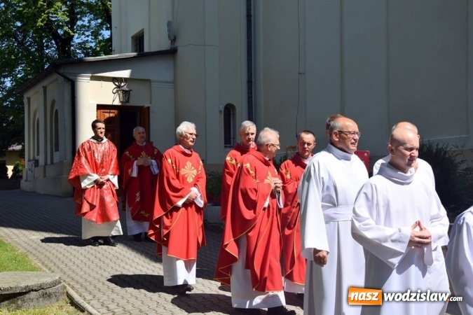 Zdjęcie w galerii na portalu naszwodzislaw.com: Pszów: Odpust parafialny ku czci św. Apostołów Piotra i Pawła. ZDJĘCIA wiadomości z regionu