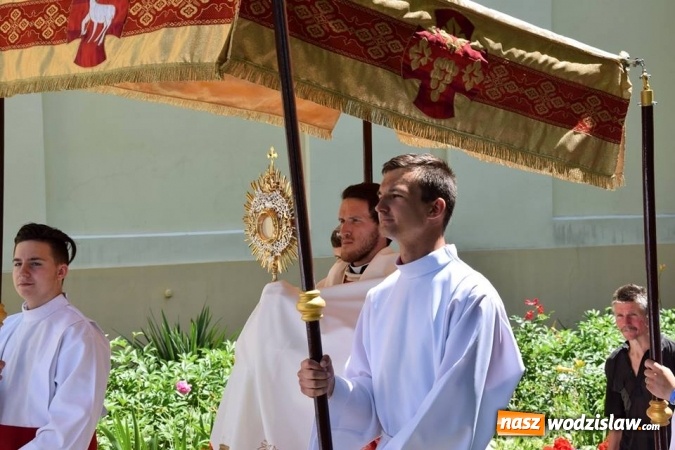 Zdjęcie w galerii na portalu naszwodzislaw.com: Pszów: Odpust parafialny ku czci św. Apostołów Piotra i Pawła. ZDJĘCIA wiadomości z regionu