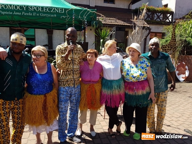 Zdjęcie w galerii na portalu naszwodzislaw.com: Mieszkańcy gorzyckiego DPS powitali lato w zanzibarskim klimacie wiadomości z regionu