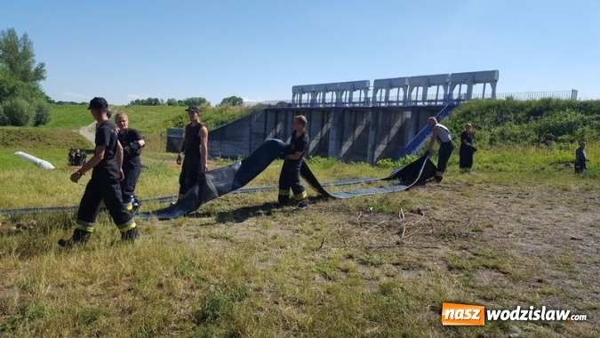 Zdjęcie w galerii na portalu naszwodzislaw.com: Ćwiczenia przeciwpowodziowe na polderze Buk&oacute;w. ZDJĘCIA wiadomości z regionu