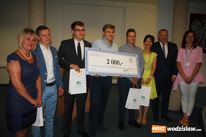 Zdjęcie w galerii na portalu naszwodzislaw.com: Stworzyli film promujący szkołę i wygrali nagrodę pieniężną. 3 tys. zł na najlepszy klip  wiadomości z regionu