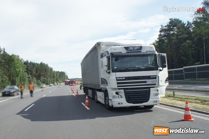 Zdjęcie w galerii na portalu naszwodzislaw.com: Śmiertelny wypadek na A1. Nie żyje 36-latek wiadomości z regionu