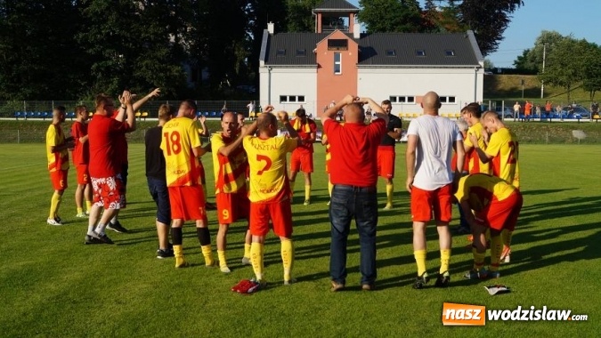 Zdjęcie w galerii na portalu naszwodzislaw.com: Płomień Połomia uczcił awans do V ligi piknikiem sportowym wiadomości z regionu